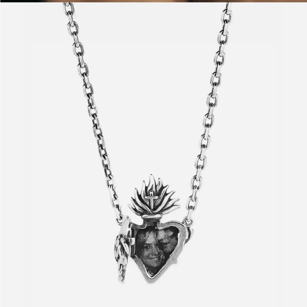 LOX AND CHAIN  Sacred Heart locket Necklace - Silver - Picture 2 of 5